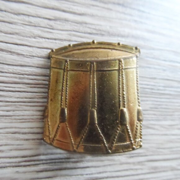 South Africa Drum Badge (b5.4 - 31mm X 26mm) - Picture 1 of 2